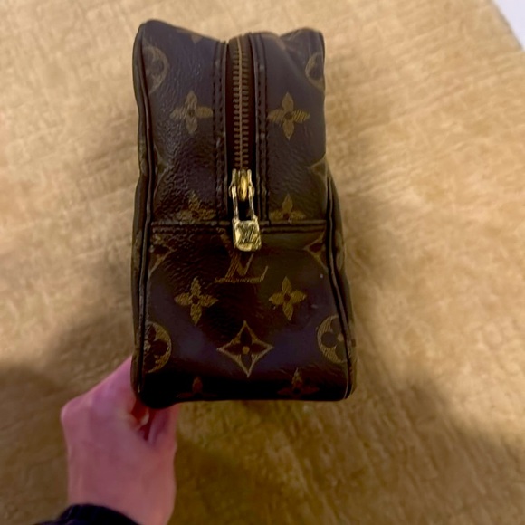 LV Monogram Trousse Toilette 28 - Picture 4 of 7